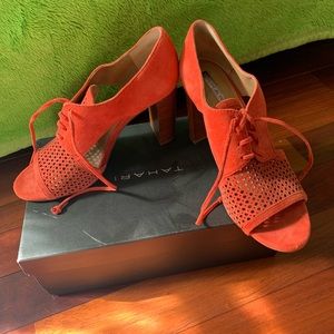 Tahari shoes